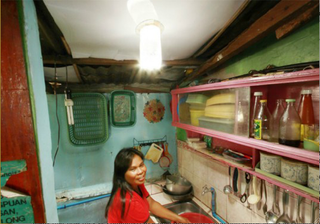 Illustration for article titled 1 Liter of Light Project Illuminates Thousands of Filipino Homes With Recycled Bottles
